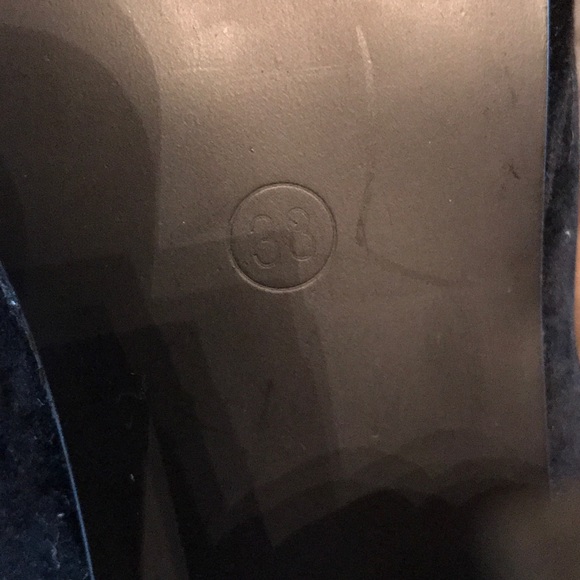 🦋 ‼️SOLD‼️New! Suede platform 5” heels. - Picture 7 of 8